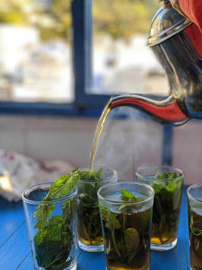 Tradition thé vert à la menthe d'Afrique